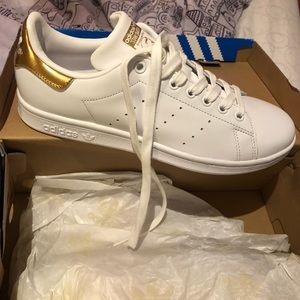 Adidas Stan Smith tennis shoes